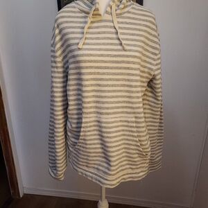 FREE ASSEMBLY M pit to pit 20 in length 26 VGC Grey/white